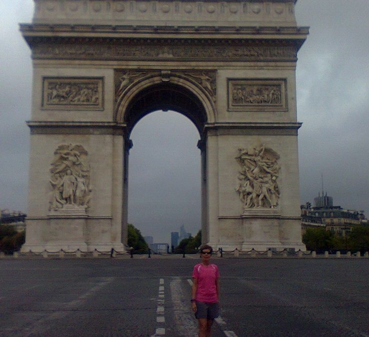 Devant l’Arc de Triomphe avec Tracy