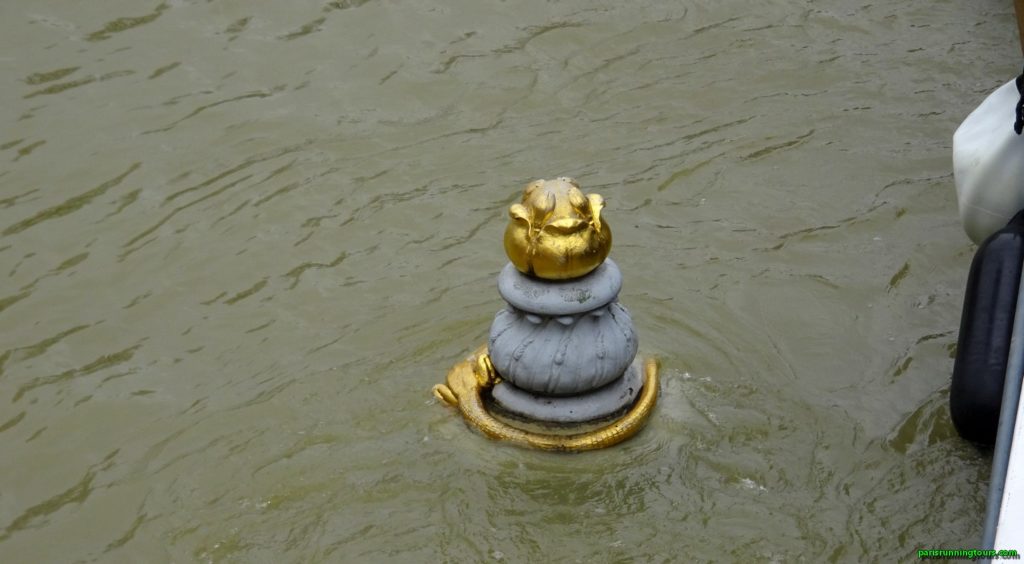 Click on the picture for a larger view Les salamandres Pont Alexandre III