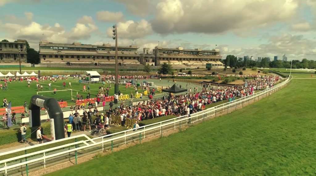 Départ et arrivée au stade de l'hippodrome d'Auteuil 