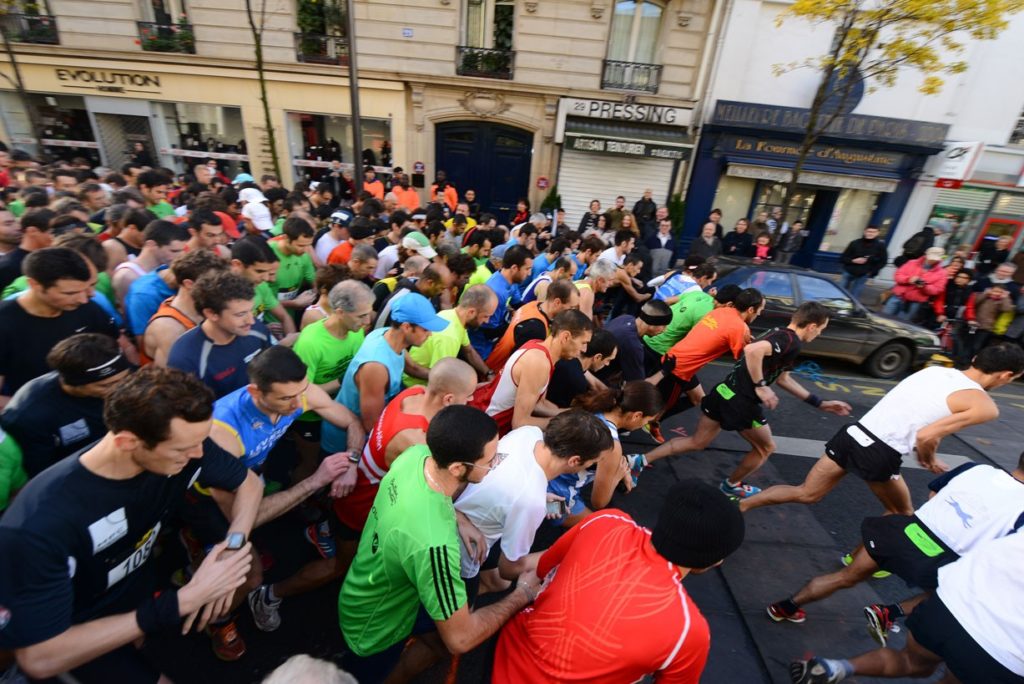 Departure from the 10 km of the 17th arrondissement of Paris, in front of the Town Hall