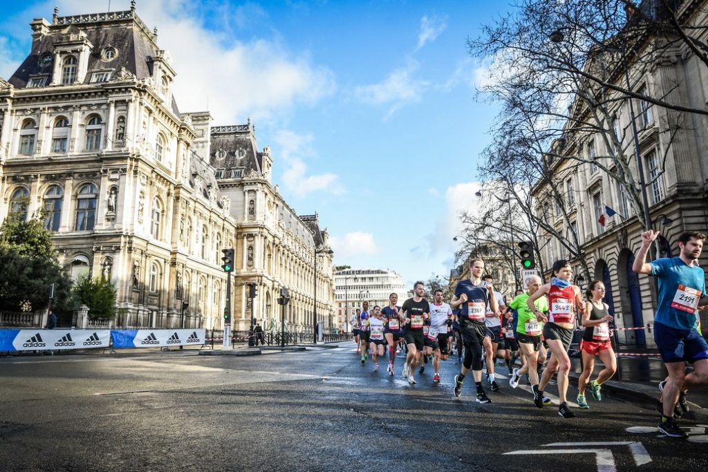 Paris Half Marathon 2019 - Passing next to the Hôtel de Ville