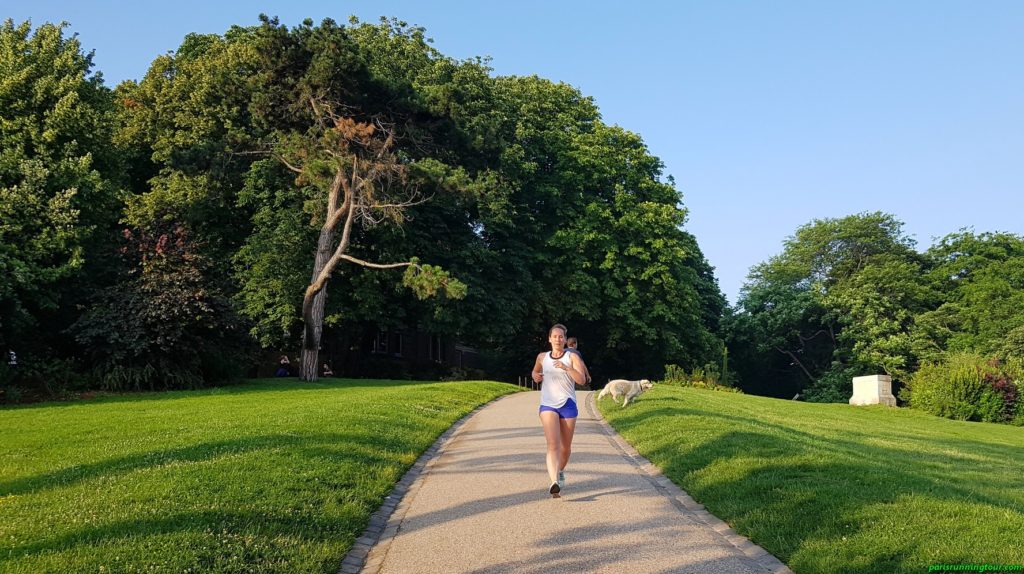 Courir sur les sentiers montagneux à Paris